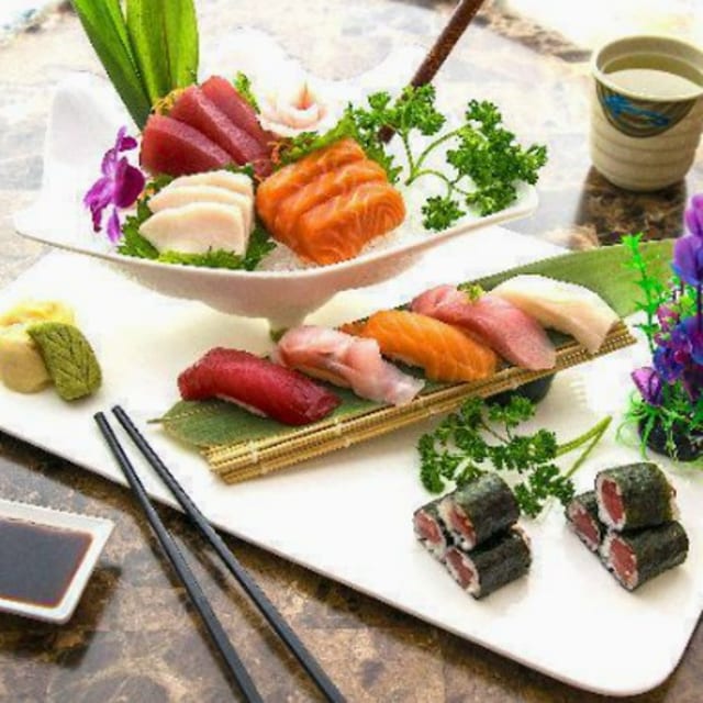 Sushi & Sashimi Combo.