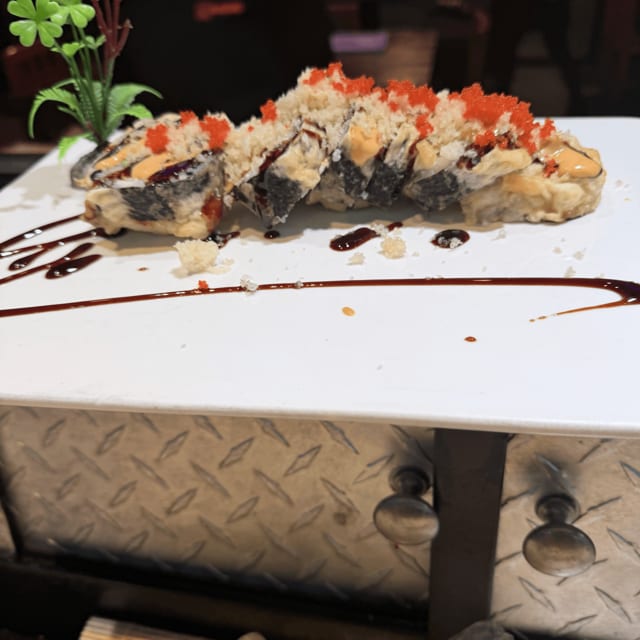 Godzilla Roll.